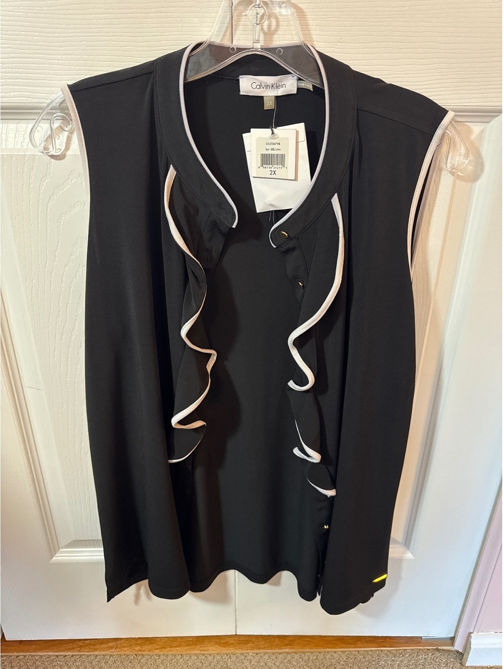 Calvin Klein NWT Women's Black Sleeveless Ruffle Trim Top Size 2X
